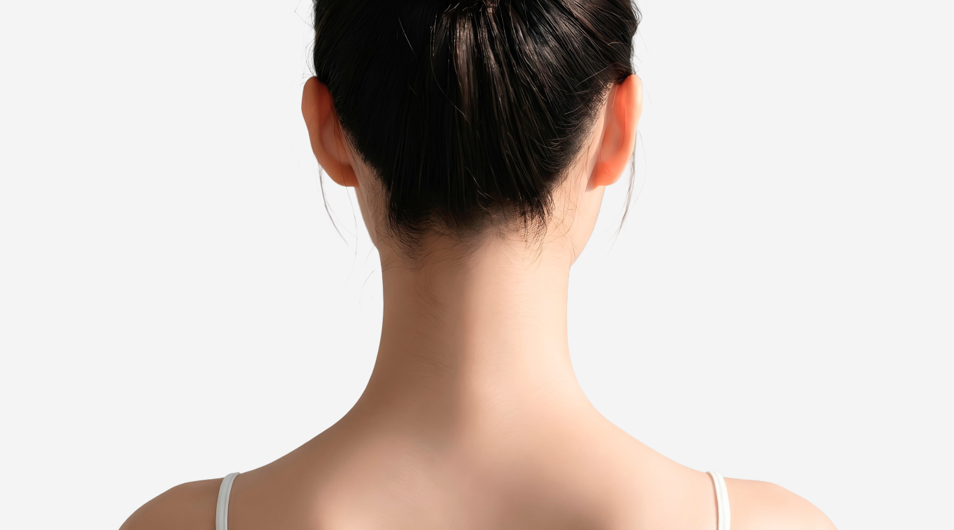 목·어깨 라인을 보여주는 모델 뒷모습 이미지