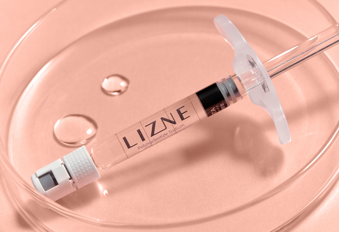 리즈네(LIZNE) 주사기 연출 이미지